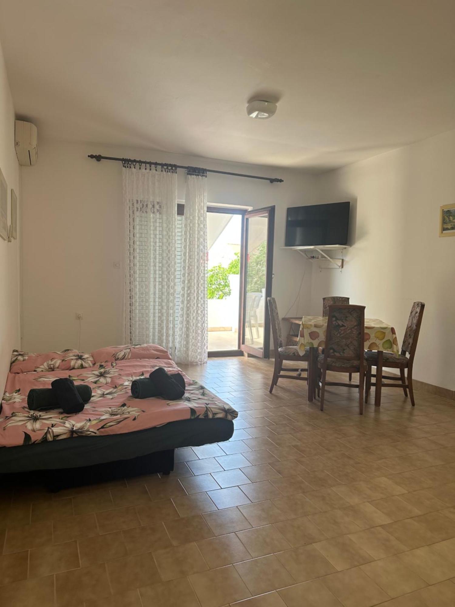 Apartmani Marko Novalja Exterior foto