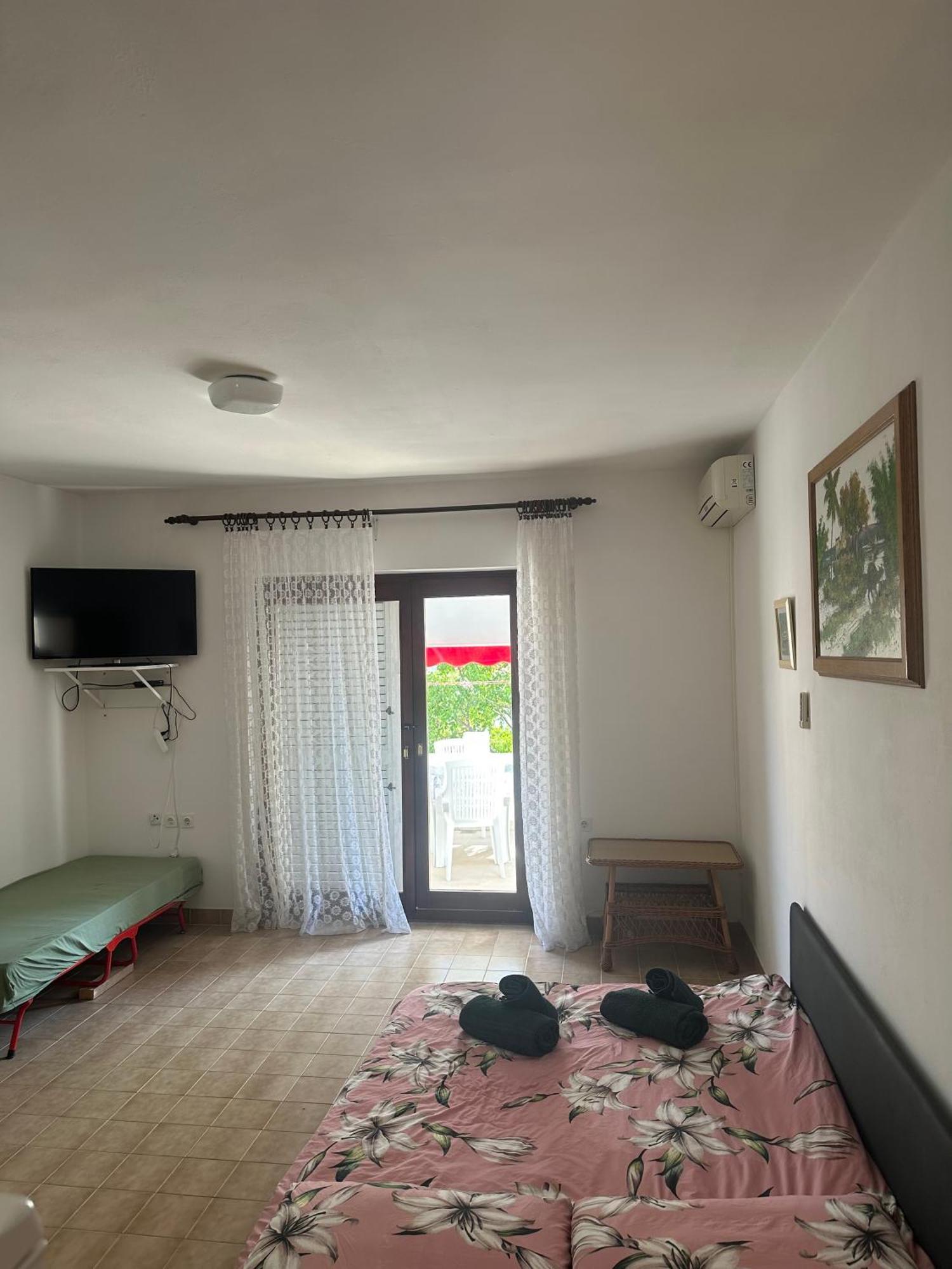 Apartmani Marko Novalja Exterior foto